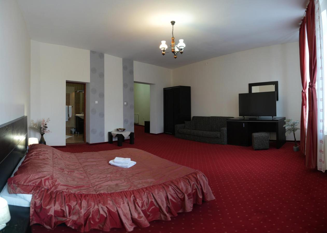 Hotel Rubin*** جورجيني المظهر الخارجي الصورة