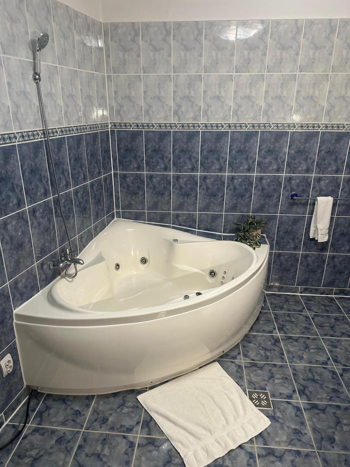Hotel Rubin*** جورجيني المظهر الخارجي الصورة